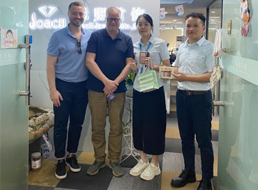 বন্ড শক্তিশালী করা এবং গহনার জগতে একটি সৃজনশীল অংশীদারিত্ব তৈরি করা