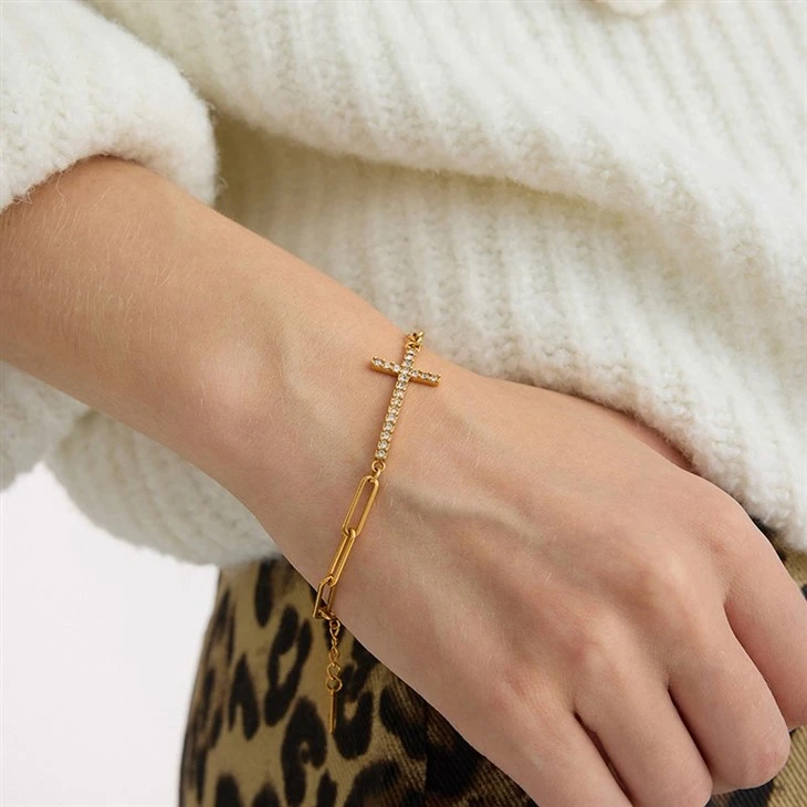 Minimalist Zircon Cross Chain Bracelet factory